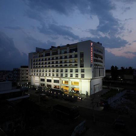 Hotel Shelton Rājahmundry Exterior photo