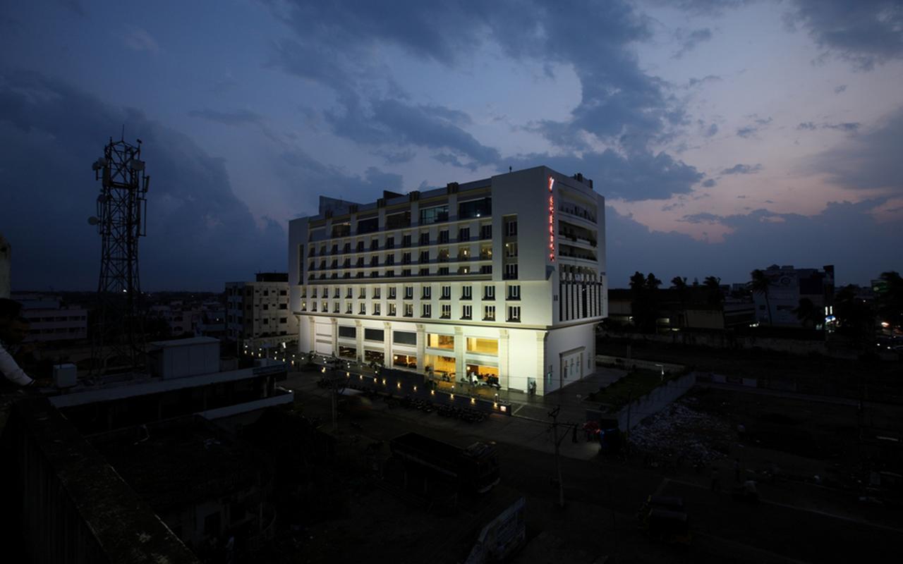 Hotel Shelton Rājahmundry Exterior photo